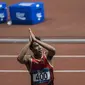 Pelari Indonesia, Lalu Muhammad Zohri, meminta maaf gagal meraih medali pada nomor 100 meter Asian Games di SUGBK, Jakarta, Minggu (26/8/2018). Lalu Zohri finish di urutan ke tujuh dengan catatan waktu 10,20 detik. (Bola.com/Vitalis Yogi Trisna)