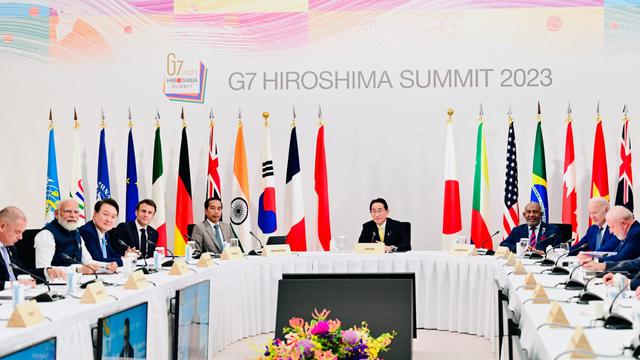 Presiden Jokowi dalam  Sesi Kerja Mitra G7 yang membahas soal iklim, energi, dan lingkungan di Grand Prince Hotel Hiroshima, Jepang, pada Sabtu, 20 Mei 2023. (Foto: Laily Rachev - Biro Pers Sekretariat Presiden)