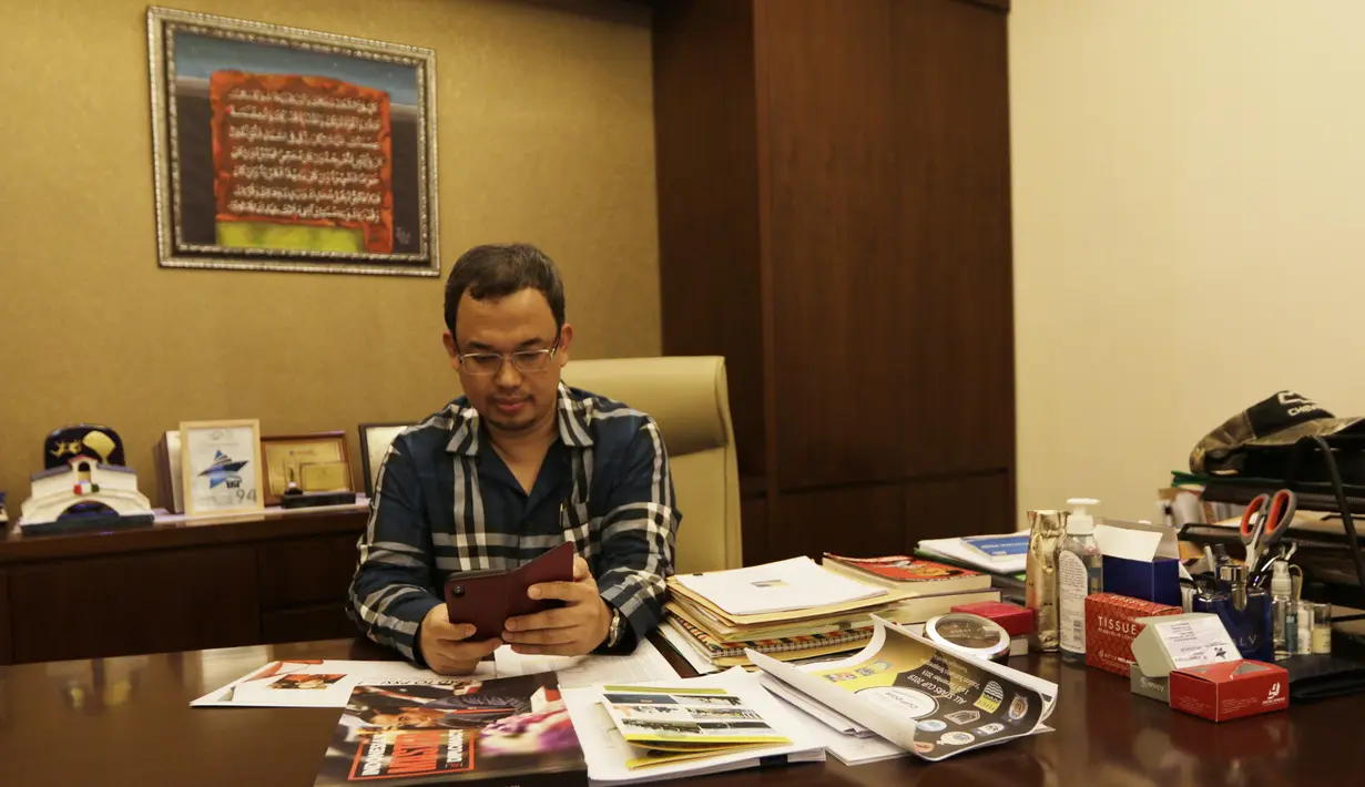 Tak hanya soal Timnas Indonesia, Vijaya Fitriyasa juga memiliki inovasi untuk memberikan gaji kepada pengurus melalui sponsor. (Bola.com/Vitalis Yogi Trisna)