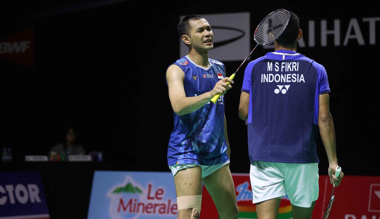 Pebulu tangkis ganda putra Indonesia, Fajar Alfian/Muhammad Fikri saat bertanding melawan Leo Carnando/Bagas Maulana pada babak 16 besar Indonesia Masters 2026 di Istora Gelora Bung Karno, Senayan, Jakarta, pada Kamis (22/1/2026). (Bola.com/M Iqbal Ichsan)