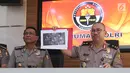 Polisi telah mengamankan sejumlah barang bukti, termasuk potongan tubuh yang diduga pelaku, panci, paku, hingga gotri, Jakarta, Kamis (25/5). Sementara pelaku masih diselidiki aparat kepolisian. (Liputan6.com/Ferry Pradolo)