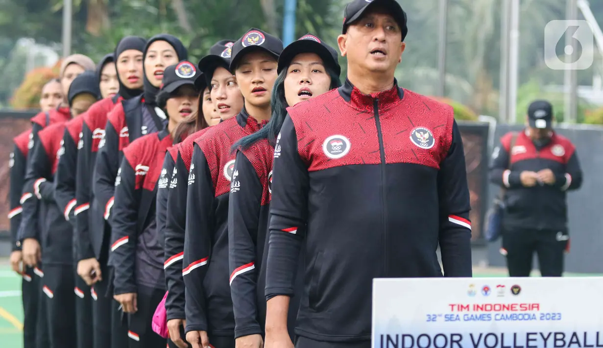 Adapun peserta upacara merupakan para atlet yang berjumlah 599 dari 31 cabang olahraga yang dipertandingkan, seperti bola voli, atletik, tenis, dan badminton. (Liputan6.com/Herman Zakharia)