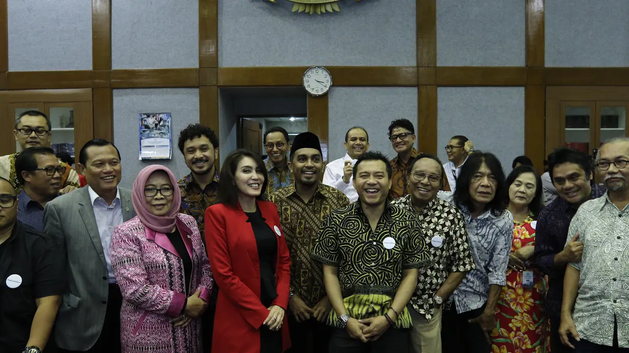 [Bintang] Sejumlah Musisi Lintas Generasi Datangi DPR RI