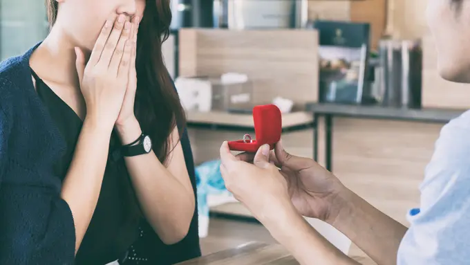 4 Alasan Mengapa Perlu Selektif dalam Memilih Cincin Tunangan untuk Pasangan