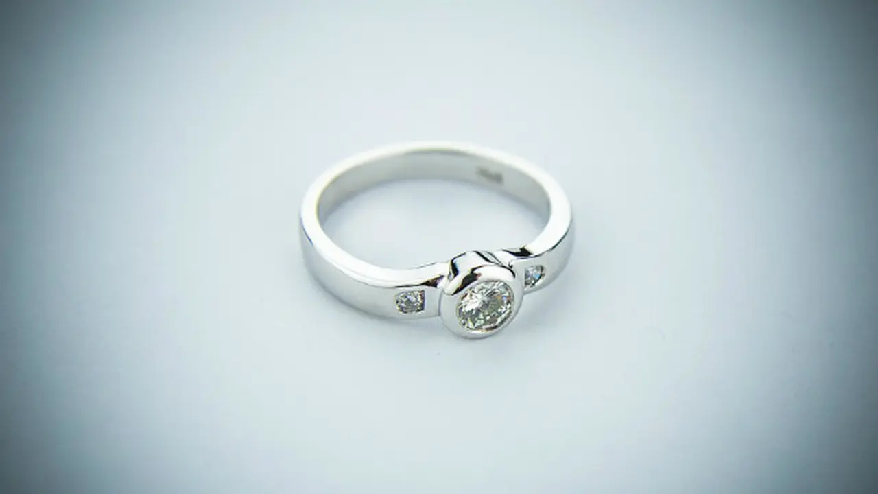 Cincin tunangan