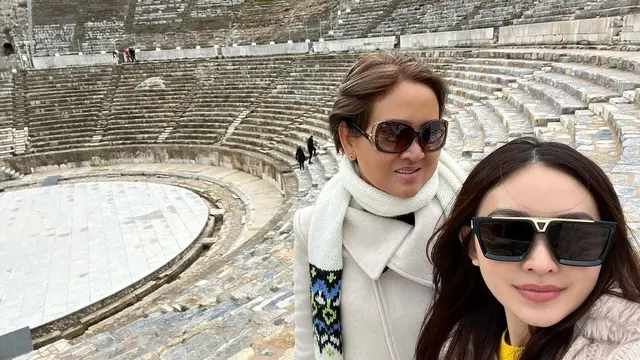 6 Potret Manis Natasha Wilona dan Ibunda Liburan di Turki, Penuh Kasih Sayang