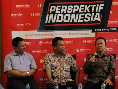 Ketua Populi Center, Dr.Nico Harjanto, Wakil Sekjen PKS, Mardani Ali Sera, Moderator Ichan Loulembah, Jubir Poros Partai Golkar, Andi Harianto Sinulingga, saat diskusi tentang kas parpol, Jakarta, Sabtu (9/1/2016). (Liputan6.com/Helmi Afandi) 