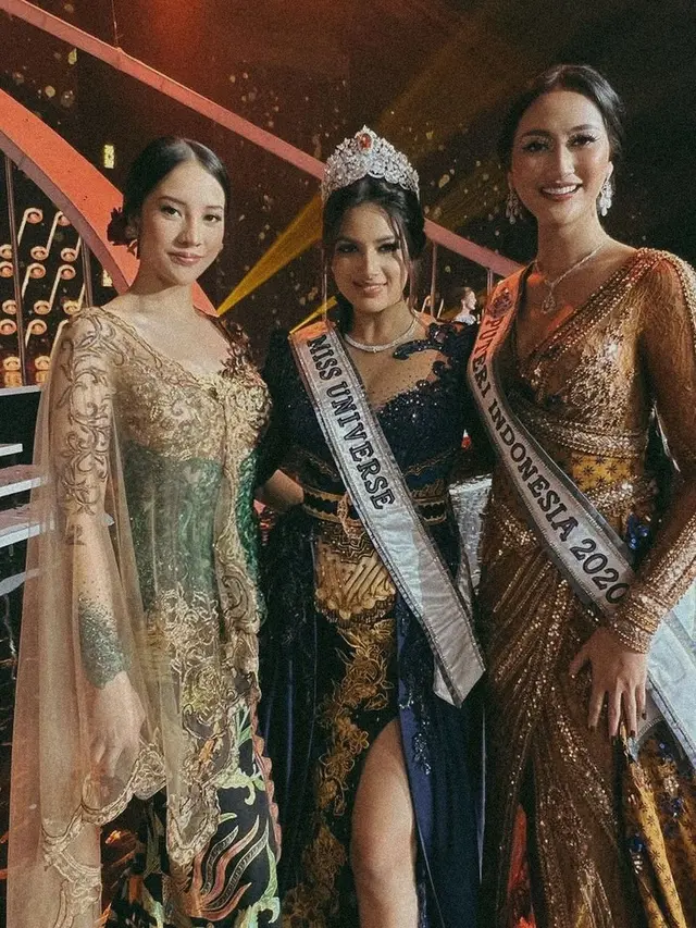 6 Potret Anya Geraldine Jadi Juri Puteri Indonesia 2022, Anggun Pakai Kebaya