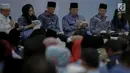 Ketua Umum Partai Demokrat Susilo Bambang Yudhoyono didampingi dua putra dan menantunya dalam acara malam kontemplasi di Pendopo Puri Cikeas, Bogor, Senin (9/9/2019). Acara untuk memperingati HUT ke-18 Partai Demokrat, hari lahir SBY dan 100 hari kepergian Ani Yudhoyono. (Liputan6.com/Faizal Fanani)