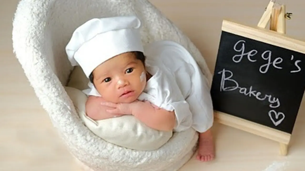 6 Gaya Pemotretan Baby Gege, Anak Ketiga Yulita MasterChef yang Menggemaskan