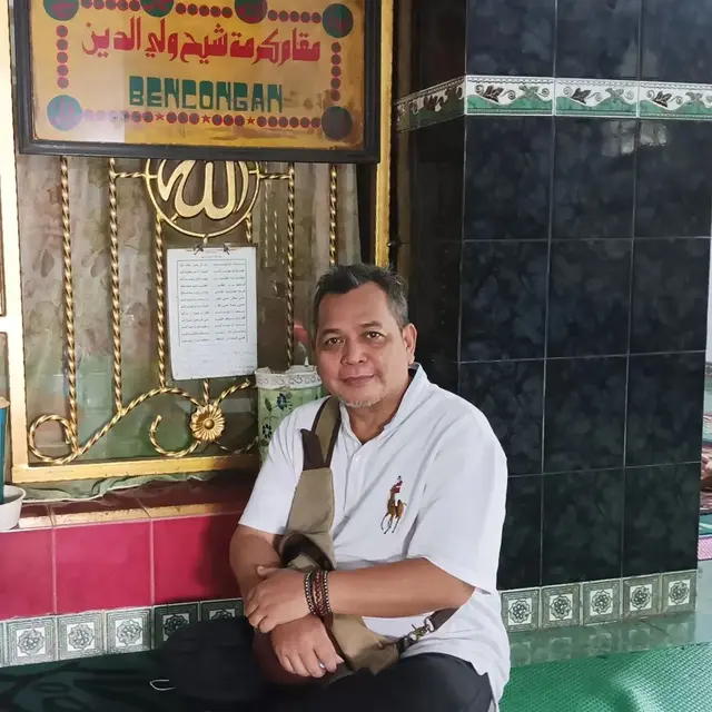 7 Potret Terbaru Unang Bagito, 15 Tahun Buka Jasa Pengobatan Non Medis