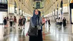 Nama Eddies Adelia mulai dikenal publik saat berperan sebagai pocong Mumun dalam sinetron 'Jadi Pocong' yang populer tahun 2002 silam. Berkat kepopuleran sinetron tersebut, karakter Mumun pun melekat pada dirinya. Sekarang, penampilan wanita kelahiran Yogyakarta ini makin anggun dengan balutan hijab. (Liputan6.com/IG/@eddiesadellia)