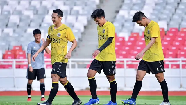 Syabda Perkasa Belawa Main Sepak Bola