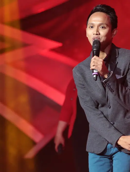 "Uang kemenangan ini saya mau pakai buat beli alat-alat musik. Saya memang mau serius untuk menjadi penyanyi profesional," tutur Freza usai meraih hadiah di studio 1 Indosiar. (Adrian Putra/Bintang.com)