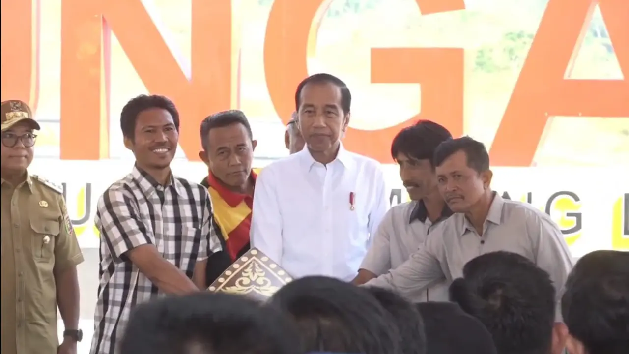 Presiden Joko Widodo saat meresmikan Proyek Strategis Nasional Bendungan Margatiga di Kabupaten Lampung Timur.  Foto : (Liputan6.com/Ardi).