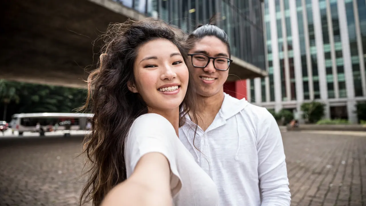 pasangan cinta bahagia romantis