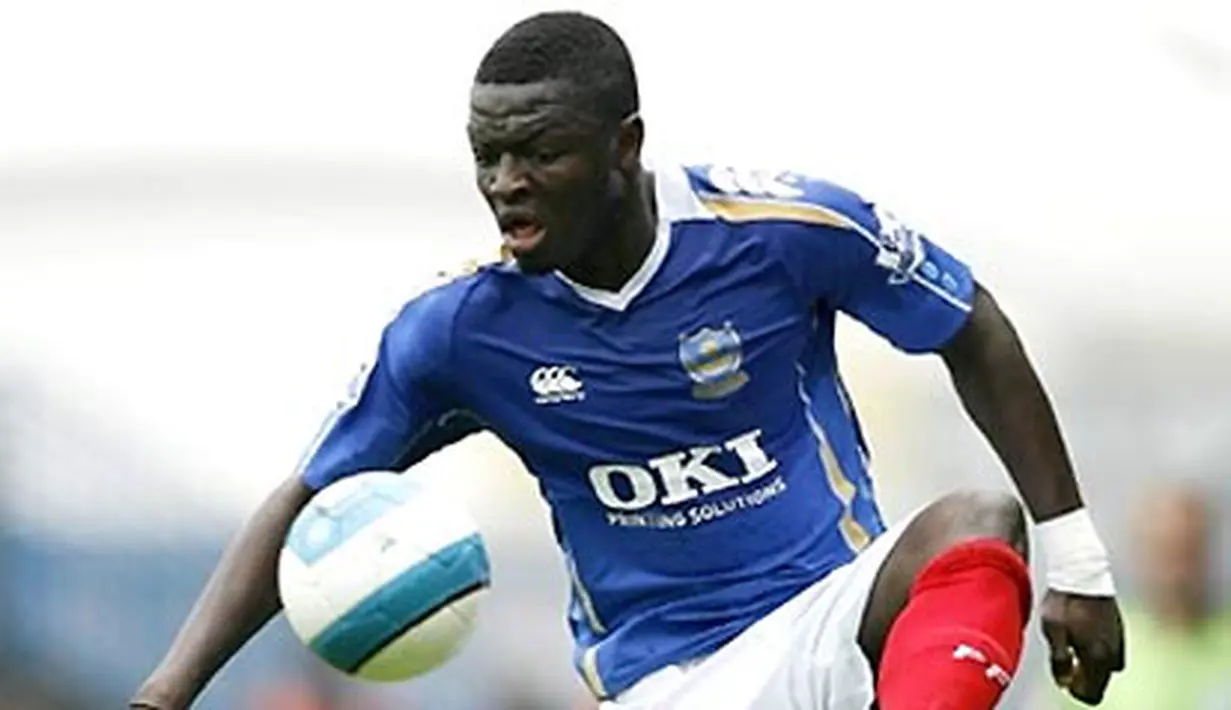 Portsmouth's Sulley Muntari controls the ball during their Premier League match against Blackburn at Fratton Park, Portsmouth on April 27, 2008. AFP PHOTO/GLYN KIRK