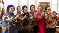 Ketika menteri-menteri wanita di Kabinet Kerja Presiden Joko Widodo (Jokowi), seperti Susi Pudjiastuti, Nila F Moeloek, Rini Soemarno, Retno Marsudi, Sri Mulyani melakukan foto bersama (sumber: Twitter/@susipudjiastuti)