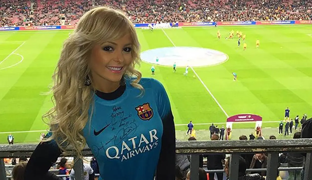 Jhenny Andrade, juga pernah menonton langsung saat Neymar bertanding di Stadion Camp Nou, Barcelona. (Instagram)