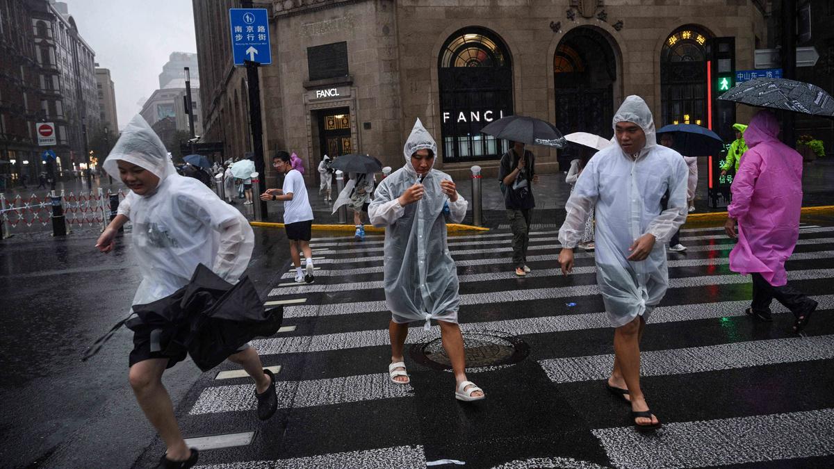 Topan Co-May Mendekat, 283.000 Warga Shanghai Dievakuasi