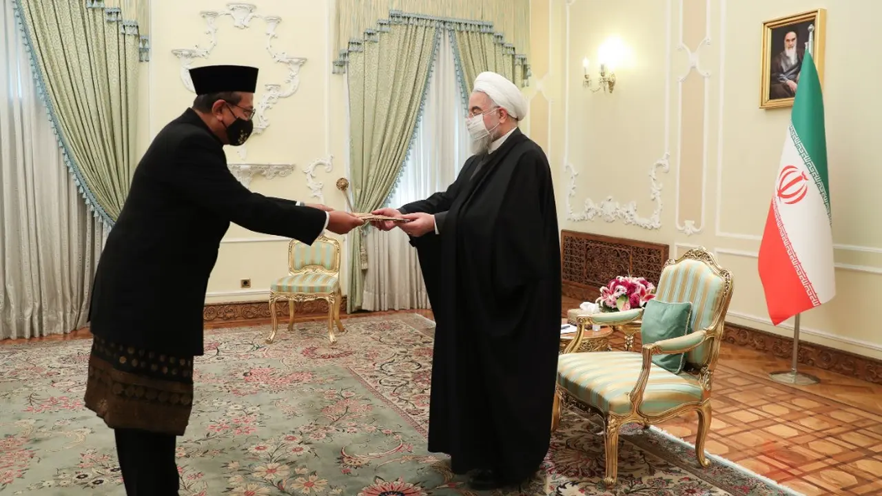 Presiden Iran Hassan Rouhani sambut Dubes Indonesia yang baru Ronny Yuliantoro.
