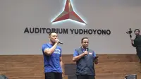 Momen Ketua Umum (Ketum) Partai Demokrat Agus Harimurti Yudhoyono (AHY) dan bakal calon presiden (capres) poros Koalisi Perubahan Anies Baswedan bernyanyi bersama. (Dok. Liputan6.com/Winda Nelfira)