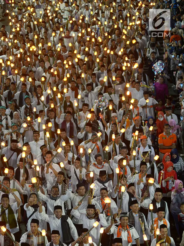 Sambut Tahun Baru Islam, Ribuan Peserta Ikuti Pawai Obor