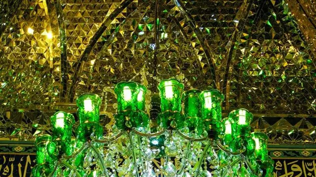 Berhiaskan Jutaan Kaca, Ini Makam Terindah di Iran