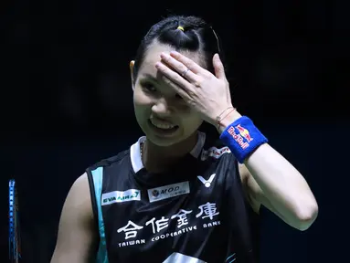 Tunggal putra China Taipei, Tai Tzu Ying saat melawan pebulu tangkis Skotlandia, Kirsty Gilmour pada 8 besar Indonesia Open 2018 di Istora GBK, Jakarta, Jumat (6/7). Tai Tzu Ying menang 21-16, 21-11. (Liputan6.com/Helmi Fithriansyah)