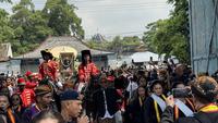 Ribuan Warga Lepas Pemberangkatan Jenazah Sang Raja Solo Menuju Tempat Peristirahatan Terakhir di Imogiri