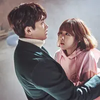 Drama Korea kerap dijadikan pilihan oleh banyak orang untuk menghilangkan rasa penat. Tak hanya bertema romantis, akan tetapi banyak juga drama yang bertema komedi. Ini 7 drakor yang siap mengocok perut Anda. (Foto: soompi.com)