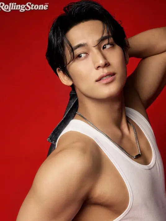<p>Mingyu bukan hanya profesional menjadi seorang musisi. Ia juga tampak piawai untuk urusan pemotretan yang menampilkan aura modelnya. Terbaru ia menjadi cover digital Rolling Stone Jepang Edisi Khusus edisi Februari 2025. [@rollingstonejapan/@calvinklein]</p>