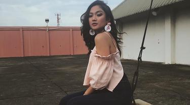 Lirik Lagu Marion Jola Jangan News Entertainment Fimela Com