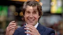 Senyum sumringah aktor Hollywood, Tom Cruise saat acara pemutaran perdana film "Mission Impossible : Rogue Nation" di New York, AS, Senin  (27/7/ 2015). Film ini tayang secara serentak di bioskop pada 25 Desember mendatang. (REUTERS/Brendan McDermid)