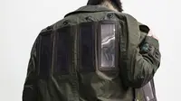Dengan jaket ini, kamu dapat mengecas ponsel lewat tenaga surya.