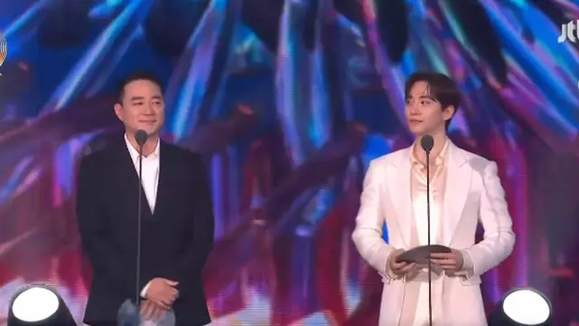 Lee Junho jadi presenter di Golden Disc Award 2024 yang digelar di Jakarta. (Foto: Tangkapan Layar JTBC)