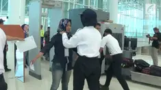 Bandara internasional Kertajati di Majalengka Jawa Barat, siap melakukan launcing pengoperasiannya mulai tanggal 24 Mei 2018. Untuk itu, pihak bandara melakukan simulasi pengoperasian bandara, dengan melibatkan ratusan mahasiswa dari universitas maja...