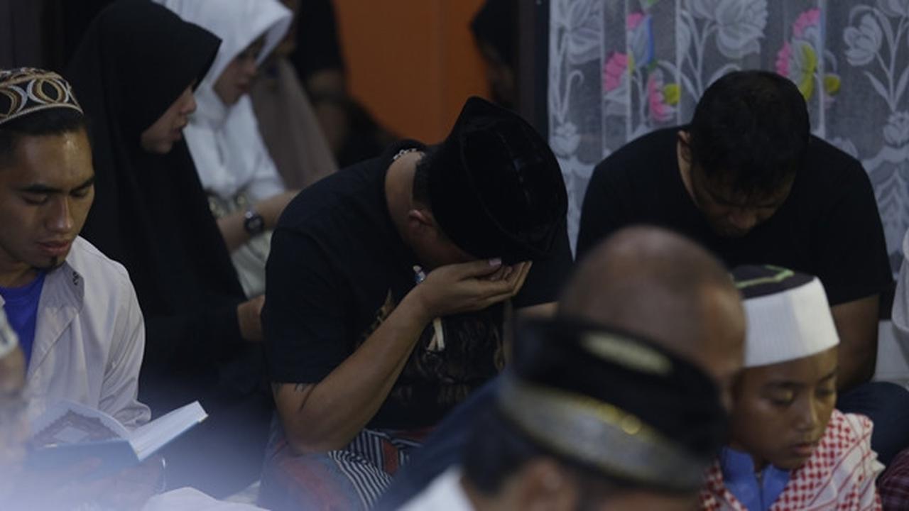 7 Momen Tahlilan Mendiang Lina, Sule Tak Kuasa Tahan Tangis