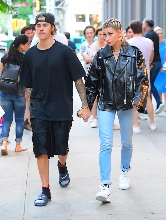 Tak hanya itu, video Justin Bieber dan Hailey Baldwin berciuman pun tersebar di internet. (People)