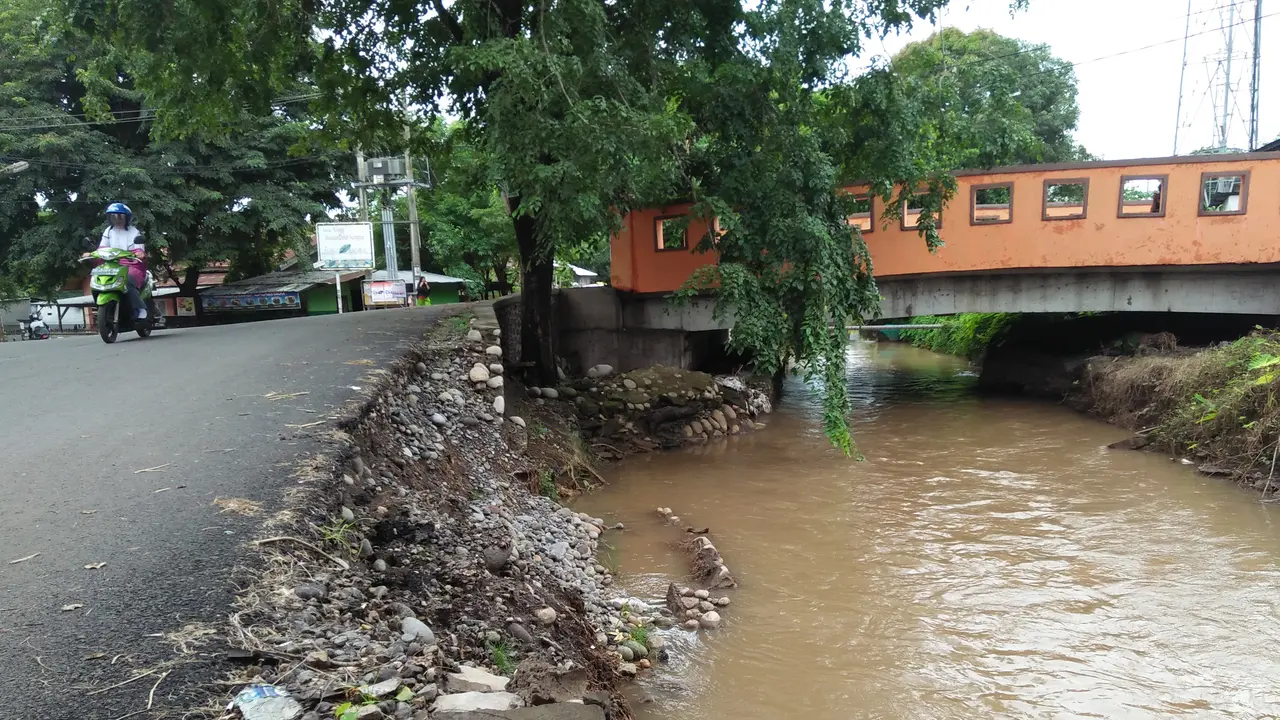 Sebulan Digunakan, Beton Pembatas Sungai Nipa-Nipa Rp 2 M Ambrol