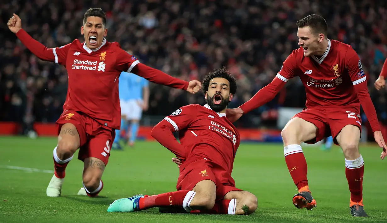 Selebrasi pemain Liverpool, Mohamed Salah (tengah) setelah mencetak gol ke gawang Manchester City pada leg pertama perempat final Liga Champions di Anfield, Liverpool, Inggris, Rabu (4/4). Liverpool menang tiga gol tanpa balas. (Peter Byrne/PA via AP)