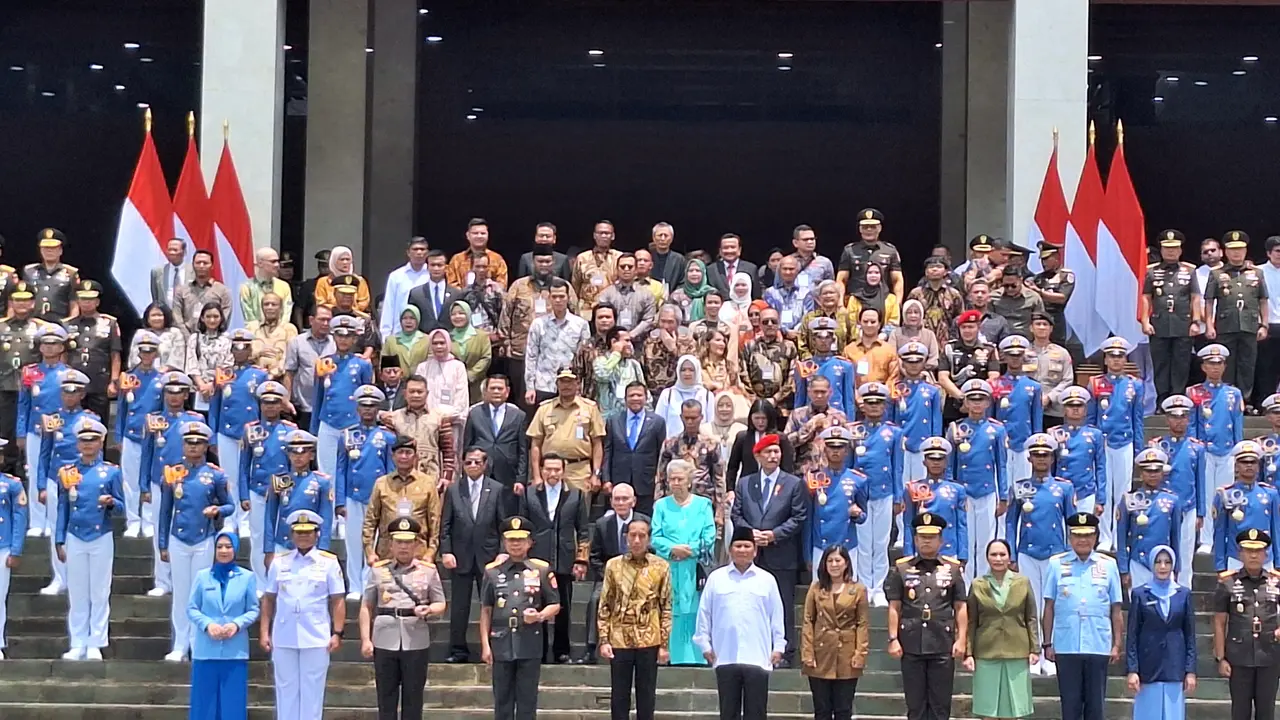 Jokowi Didampingi Prabowo Resmikan Graha Utama Akmil Magelang