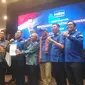 Ketua Umum Partai Demokrat, Agus Harimurti Yudhoyono (AHY), menyerahkan rekomendasi dukungan kepada tujuh pasang bakal calon gubernur dan wakil gubernur yang akan berkompetisi dalam Pilkada 2024. (Merdeka.com/Bachtiarudin Alam)