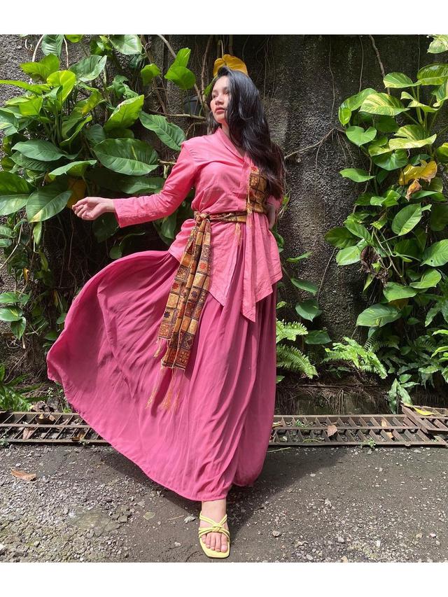 Sering Dikira Kembar, Ini 6 Potret Sinta Mutiara Adik Indah Permatasari