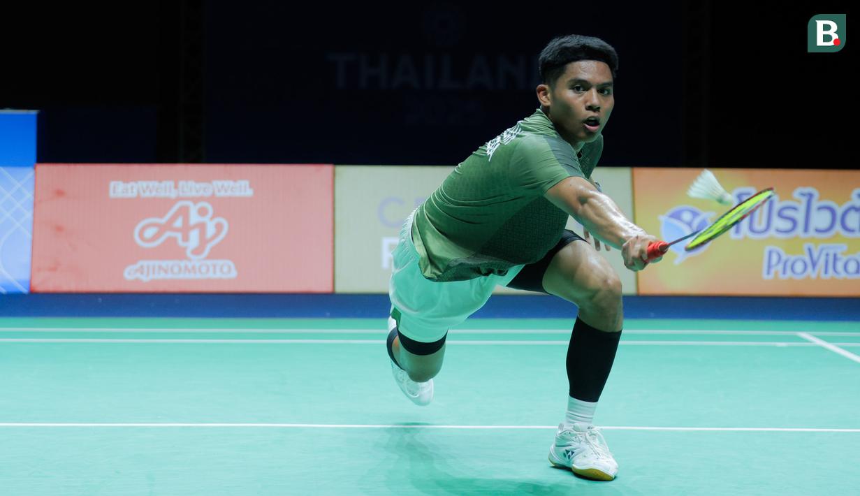 Tunggal putra Indonesia, Moh. Zaki Ubaidillah, saat melawan Alwi Farhan pada laga final nomor tunggal putra SEA Games 2025 di Thammasat University Rangsit Campus, Pathum Thani hari Minggu (14/12/2025). (Bola.com/Bagaskara Lazuardi)