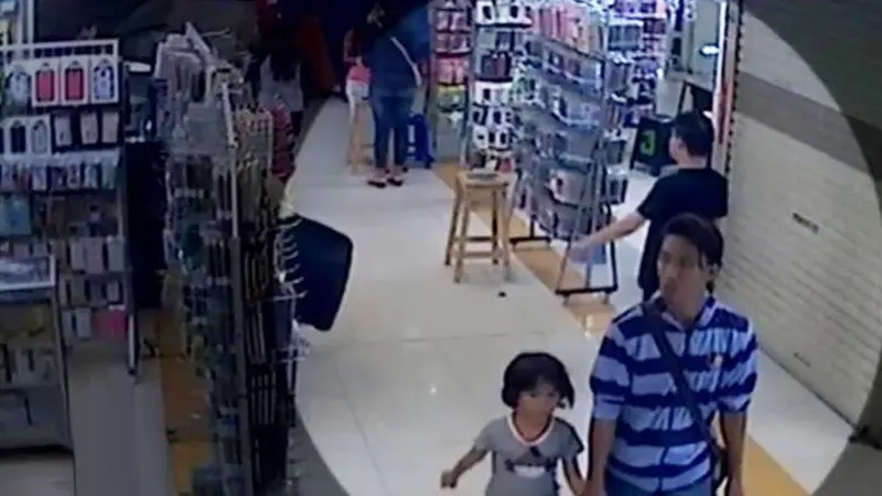 CCTV Pusat Perbelanjaan di Cililitan Rekam Aksi Penculikan Anak