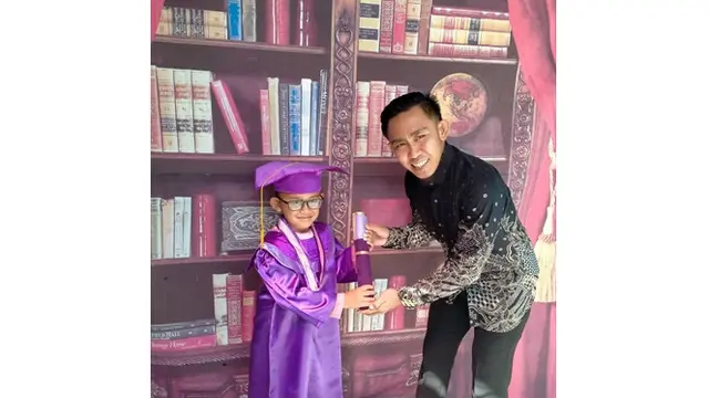 5 Momen Gelandang Persebaya Rendi Irwan Urus Anak, Ayah Idaman