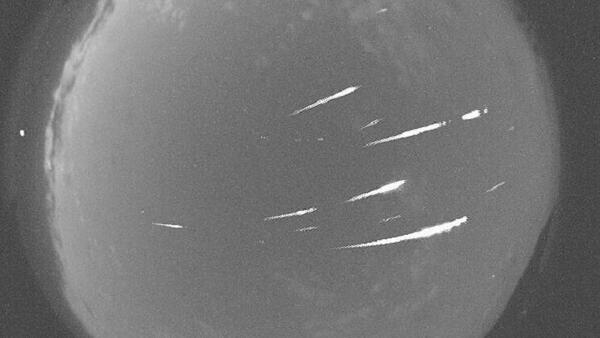 Hujan meteor Eta Aquarids (NASA)
