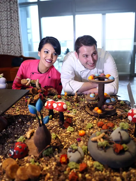 "Saya kan dari Indonesia dan saya jarang lihat yang benar-benar real Indonesian flavours dipakai. Harusnya bisa dijadikan sesuatu yang kita naikkan derajatnya," terang Farah Quinn ditemui di kawasan Jalan Gatot Subroto, Jakarta. (Nurwahyunan/Bintang.com)