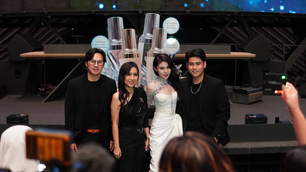 Zoe Levana didapuk sebagai brand representative Crystal Glow.